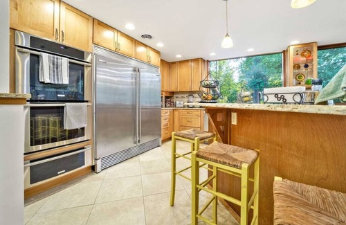 Richmond Casa | 18 Acre Farm - Pickleball, Pond, Outdoor Kitchen