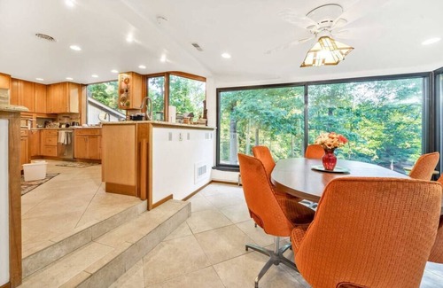 Richmond Casa | 18 Acre Farm - Pickleball, Pond, Outdoor Kitchen