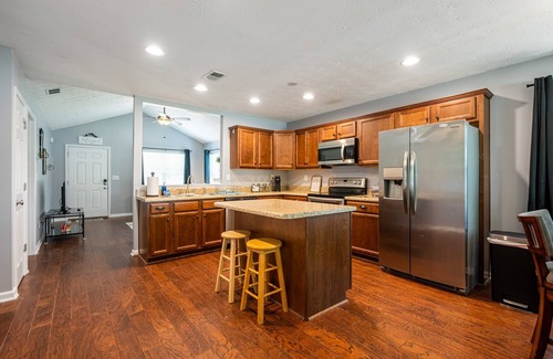 Emerson Casa | 18 Larkspur Ln Emerson