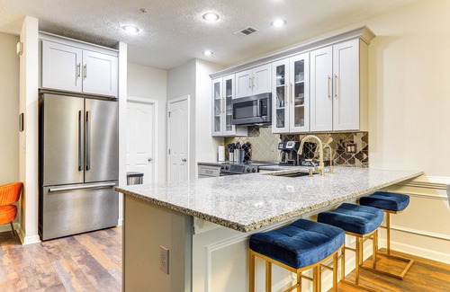 Rex Casa | 18 Mi to Atlanta: Family Retreat w/ Patio