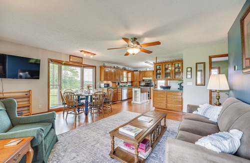 Omaha Casa | 18 Mi to Table Rock Lake: Pet-Friendly Ozark Home!