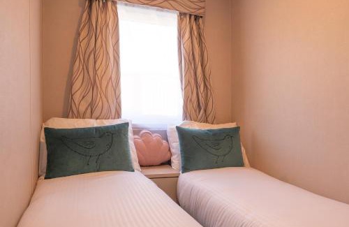 Mullacott Casa | 18 Ocean Terrace Lodge - 2 Bed-Sleeps 4-TJS18OT