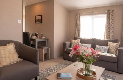 Mullacott Casa | 18 Ocean Terrace Lodge - 2 Bed-Sleeps 4-TJS18OT