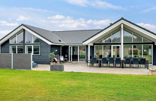 Houstrup Casa | 18 person holiday home in Nørre Nebel