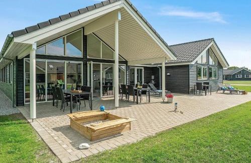 Grenaa Casa | 18 person holiday home in Grenaa