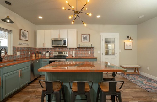 Fruita Apartamento | 18 Road and Down Uppity Downtown Fruita Pad! 2 Units in 1. Free 🚲 Storage.