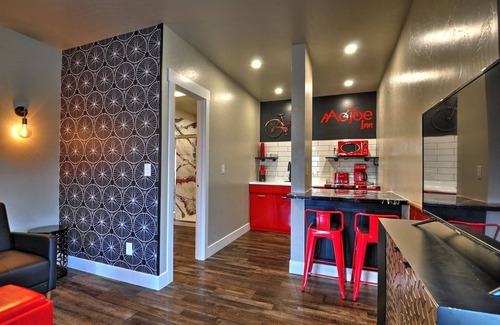 Fruita Apartamento | 18 Road and Down Uppity Downtown Fruita Pad! 2 Units in 1. Free 🚲 Storage.