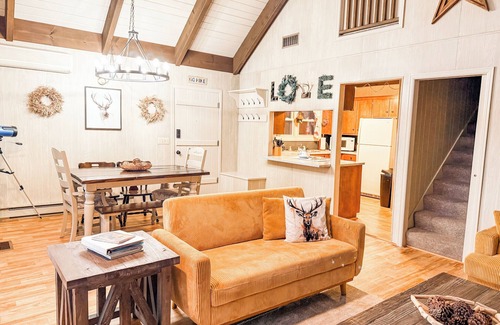 Dan River Cabina | "18 Seasons" Seconds to Blue Ridge Parkway, & Mabry Mill. Game room w/Bar