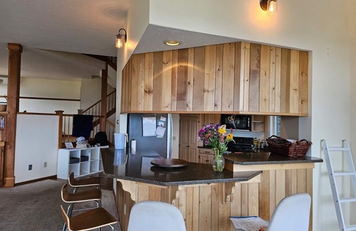 White River Junction Casa | 180-degree panoramic views of Vermont's mountains from the Living room, Hot Tub