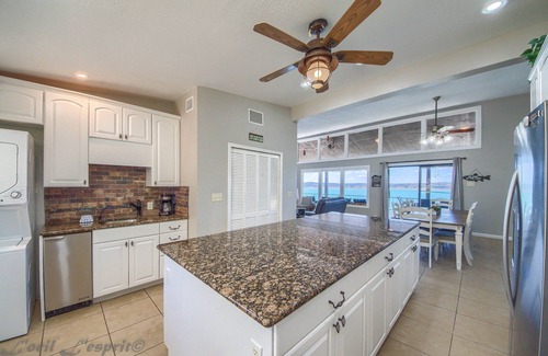 Canyon Lake Casa | ¡Vista de 180 grados del lago Canyon! ¡El lujo exclusivo lo espera!