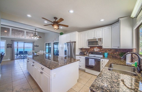 Canyon Lake Casa | ¡Vista de 180 grados del lago Canyon! ¡El lujo exclusivo lo espera!