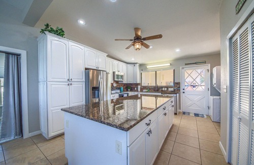 Canyon Lake Casa | ¡Vista de 180 grados del lago Canyon! ¡El lujo exclusivo lo espera!