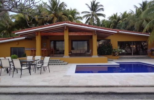 Tamanique Casa | 180 grados de espectaculares vistas al acantilado del océano