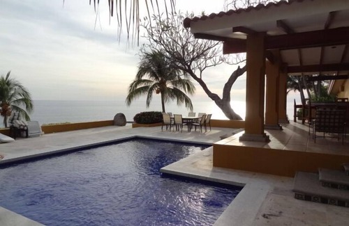 Tamanique Casa | 180 grados de espectaculares vistas al acantilado del océano