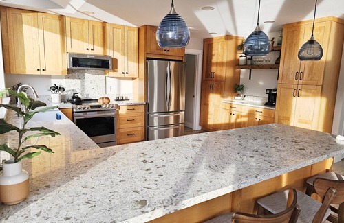 Agate Casa | 180' private beach and spacious entertainment oasis on Hammersley Inlet for 8!