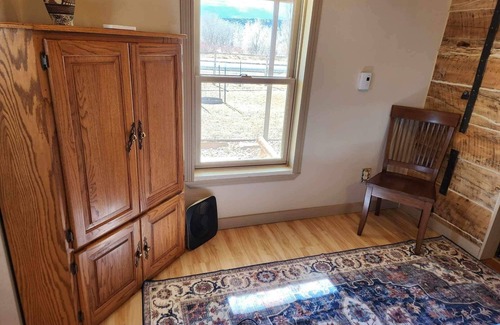 Torrey Cabina | 1800 Pioneer Cabin on Main Near Capitol Reef