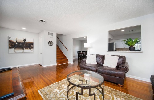 Cedar Hills Casa | 1800 sq/ft spacey 4/2.5
