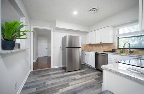 Cedar Hills Casa | 1800 sq/ft spacey 4/2.5