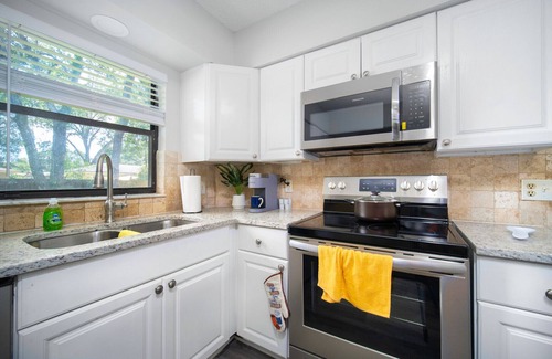 Cedar Hills Casa | 1800 sq/ft spacey 4/2.5