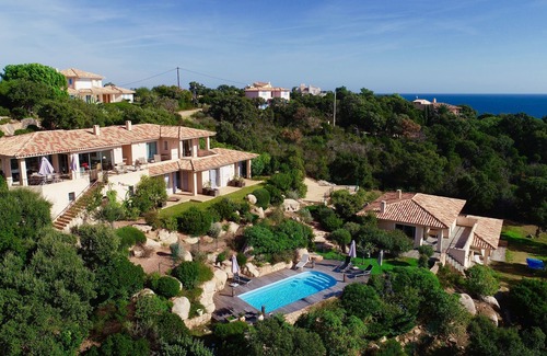 Pinarellu Villa | VISTA DE 180 ° EN LA BAHÍA DE PINARELLO PISCINA CLIMATIZADA ACCESO PRIVADO CRÍTICA 5-7 DORMITORIOS