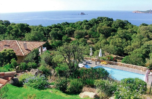 Pinarellu Villa | VISTA DE 180 ° EN LA BAHÍA DE PINARELLO PISCINA CLIMATIZADA ACCESO PRIVADO CRÍTICA 5-7 DORMITORIOS