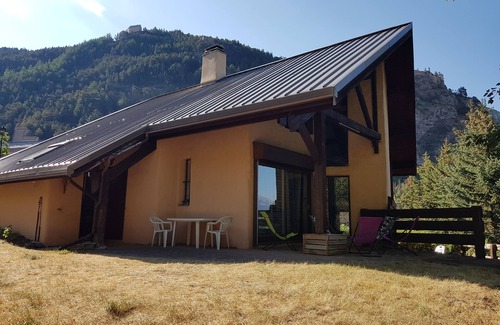 Briancon Chalet De Esquí | chalet de 180m², vista excepcional hacia el sur. Los espacios grandes, ropa de siempre.