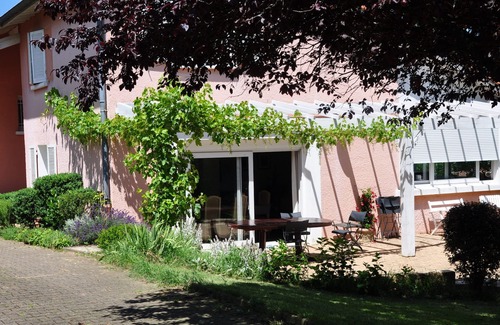 Curis-au-Mont-d'Or Casa | 180m2 house with large calm swimming pool and view