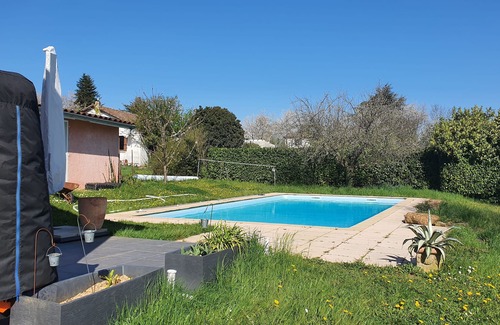 Curis-au-Mont-d'Or Casa | 180m2 house with large calm swimming pool and view