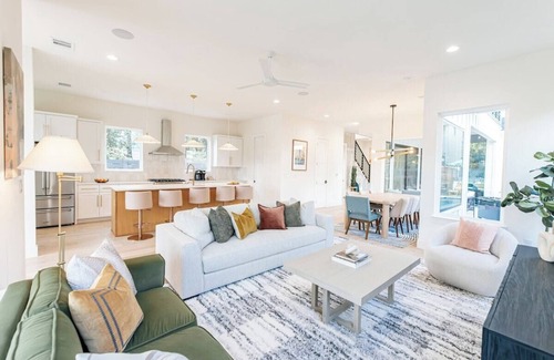 Clarksville Casa | 1816w11th · Luxury Mansion Breathtaking Skyline & Pool