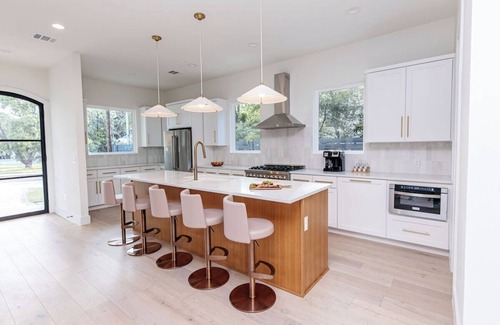 Clarksville Casa | 1816w11th · Luxury Mansion Breathtaking Skyline & Pool