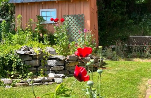 Kingsport Cabaña | 1818 Riverfront Cottage