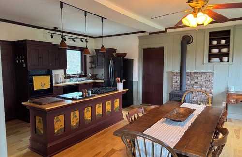 Brandon Otro | 1820's Federalist Farmhouse