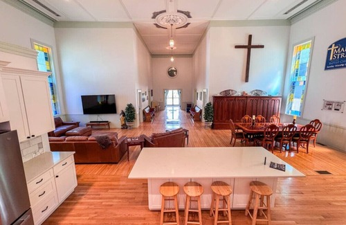 Conway Casa | 1826 Conway Renovated Church | 5 Bedroom, Lake Access