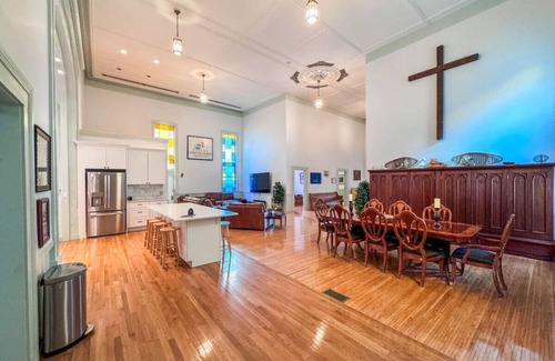 Conway Casa | 1826 Conway Renovated Church | 5 Bedroom, Lake Access