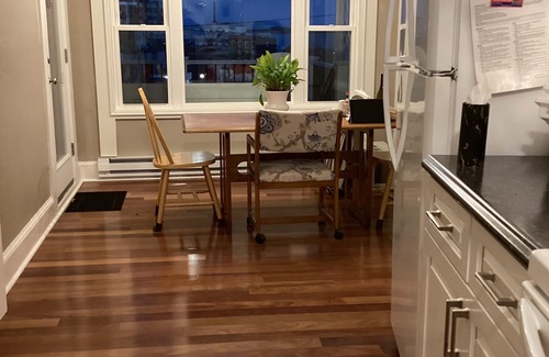 Geneva Apartamento | 1829 Row House In Geneva’s Historic District for Extended Stay