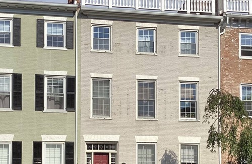 Geneva Apartamento | 1829 Row House In Geneva’s Historic District for Extended Stay
