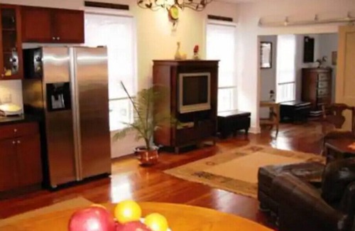 Petersburg Casa | 1831 House in Historic Old Towne Petersburg, VA