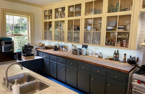 Middlefield Casa | 1840's Whaling Captain's Farm Estate, 6-10 guests