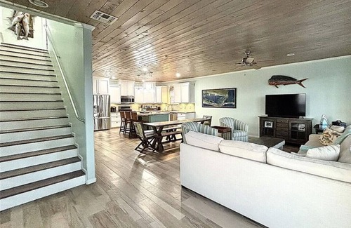 Port O Connor Casa | 1841 W Maple Street Port O`Connor
