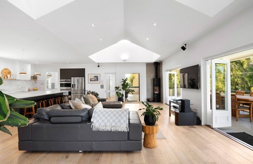 Noosaville Casa | 185 Lake Weyba Drive Noosaville