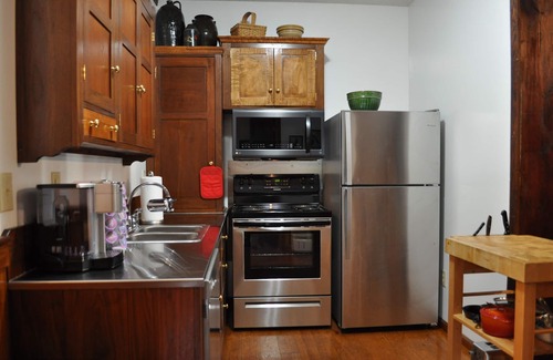Weaverville Casa | 1850s log cabin 1 mile to downtown Weaverville 15% discount 7 days or more