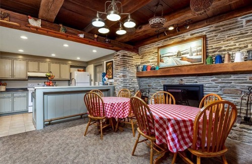 Etters Cama Y Desayuno | 1850s Restored Barn near Hershey, Harrisburg, Lancaster, Gettysburg, and Skiing