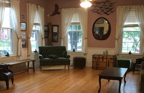 Southern Coast Casa | 1856 Ships brick Ships Captains Mansion 4 Bedroom