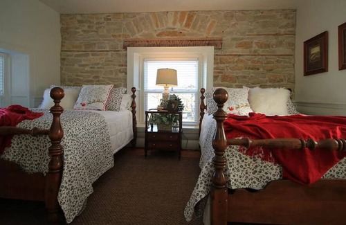 Cottonwood Falls Casa | 1879 Stone House- 3 bedroom