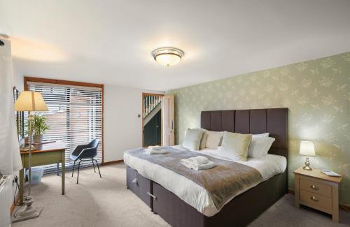 Runham Casa | 1880's Barn Conversion - Sleeps 4 & Pet Friendly