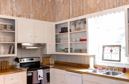 Natchez Casa | 1880's Cozy Cottage, close to Historical Downtown. Sleeps up to 6 3B3B-pets OK