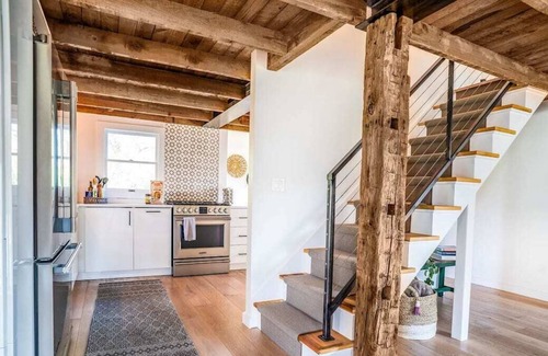 New Paltz Casa | ¡NUEVO! Granja moderna-industrial * Vistas a la montaña * 1 minuto a pie de Rail Trail