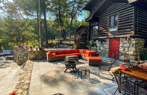 Wallkill Cabina | 1890's Log Cabin ~ 230 Acre Private Reserve ~ 150’ Waterfall ~ Hiking Trails