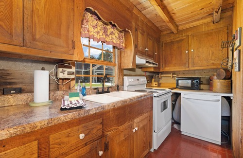 Waynesville Cabina | 1890s Cozy Log Cabin, Waynesville, Mountain Views