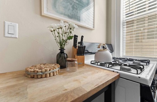 Midtown Sacramento Apartamento | Perfect location with Parking!